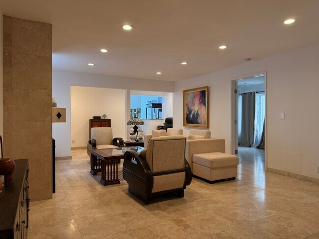 Building Photo - 2212 The Strand