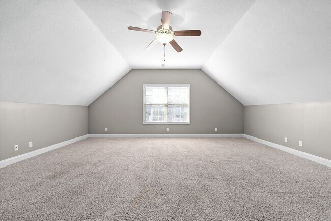 Building Photo - Three Bedroom with Bonus in Franklin Meadows!