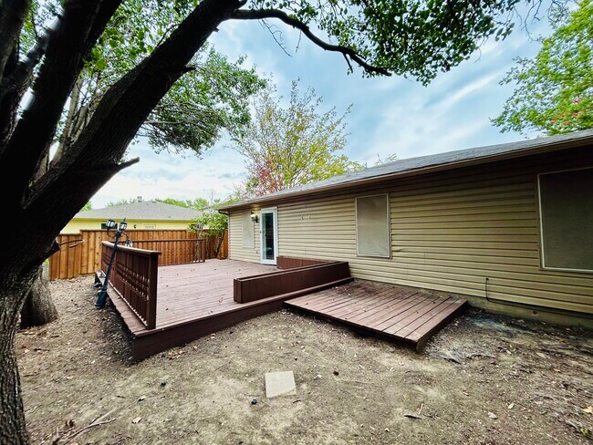 Building Photo - 4404 Courtside Dr