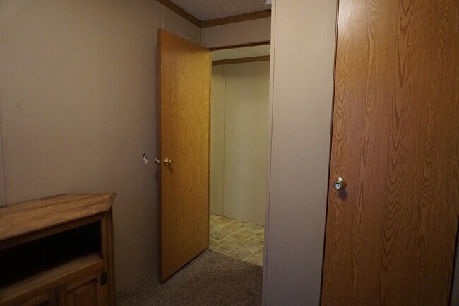 Building Photo - 410 S Elm St