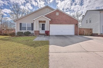 Building Photo - Spacious Living in Goose Creek