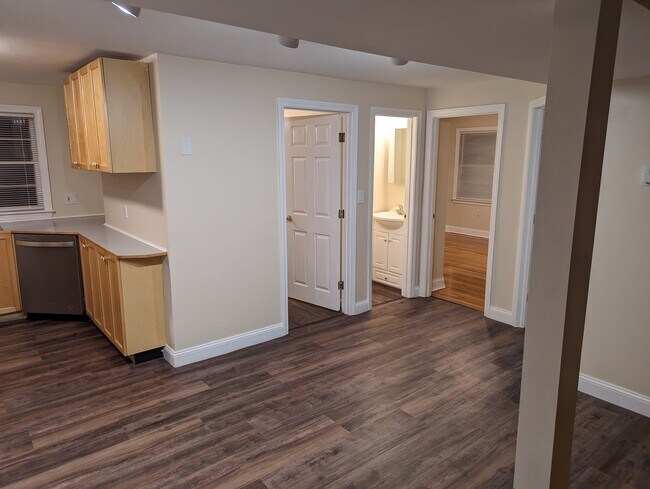 Building Photo - 41 May St