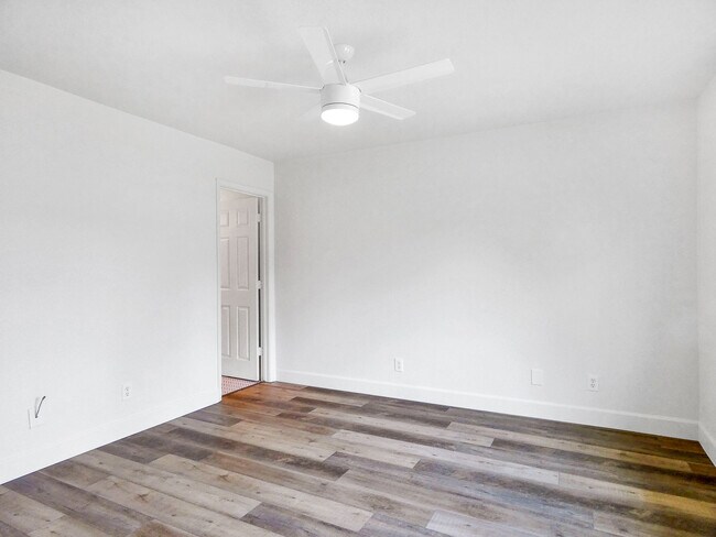 Building Photo - 2834 E Coralbell Ave
