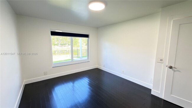 Building Photo - 3767 Oak Ridge Cir