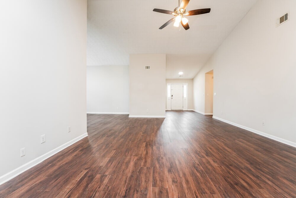 Building Photo - 1122 Alysum Ave SE