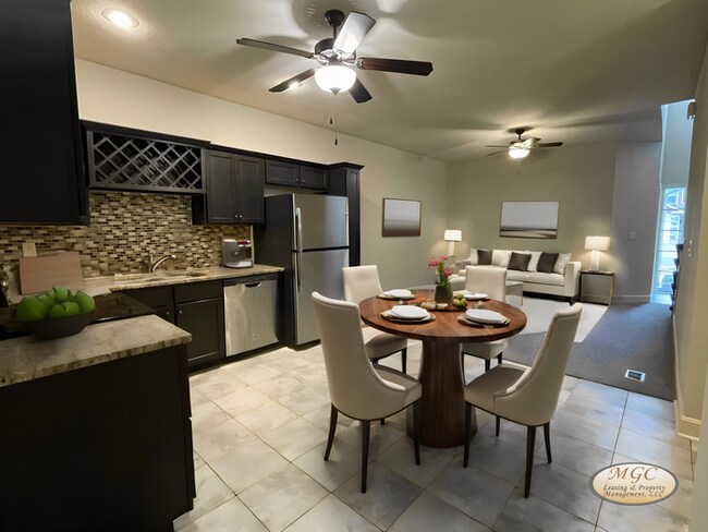 Building Photo - EAGLE CREEK LUXURY TOWNHOME READY NOW