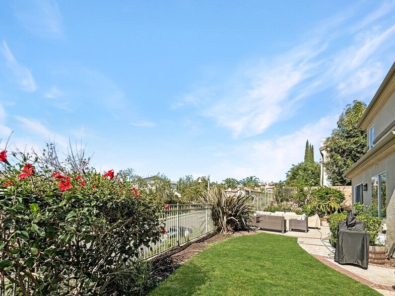 Building Photo - 23011 Bouquet