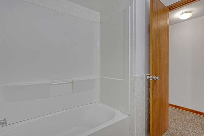 Building Photo - 184 S 5th St