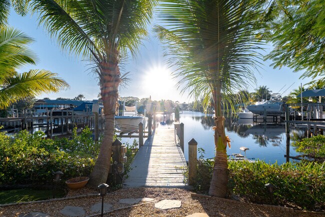 Building Photo - 3842 SW St Lucie Ln