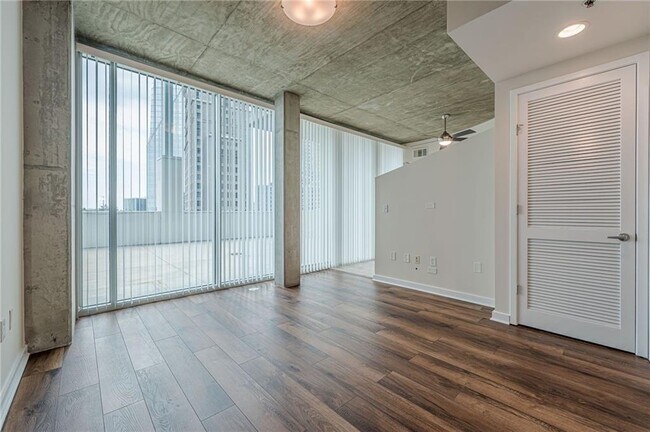 Building Photo - 3324 Peachtree Rd NE