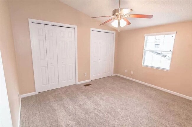 Building Photo - Charming 3/2 Home with Pet-Friendly Yard &...