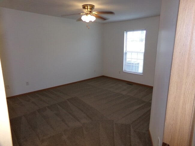 Building Photo - 106 Brookside Dr