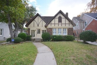 Building Photo - 3027 Amherst St