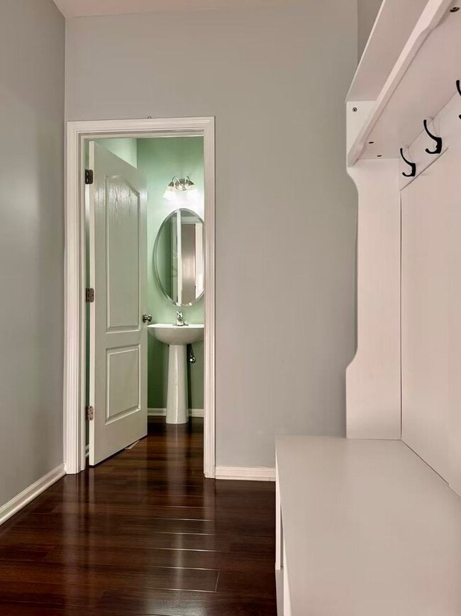 Building Photo - 5734 Oak Ridge Way