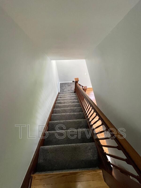 Building Photo - 402 Electric St