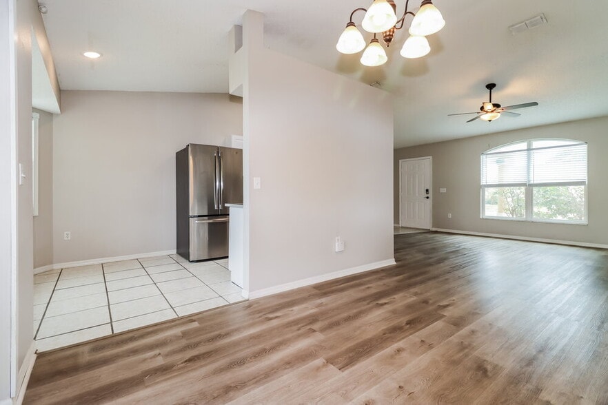 Building Photo - 8403 Yearling Ln