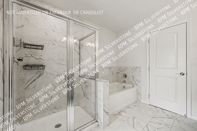 Building Photo - 8727 Pioneer St