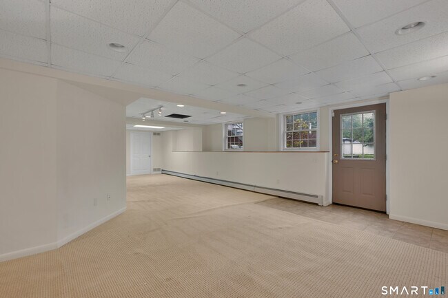 Building Photo - 6 Fennwood Dr