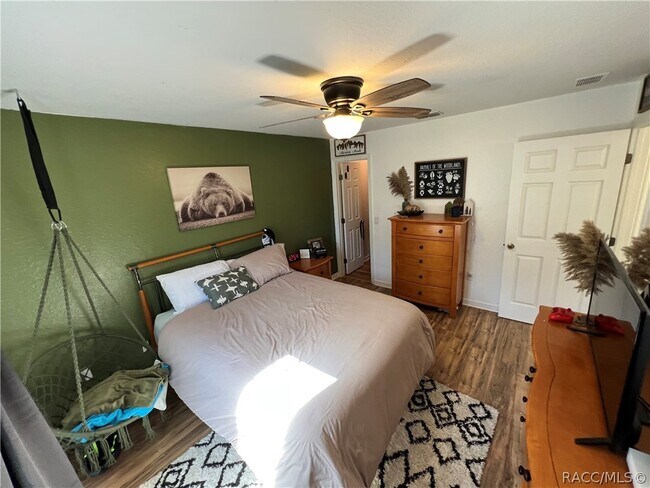 Building Photo - 1211 W Newbury St