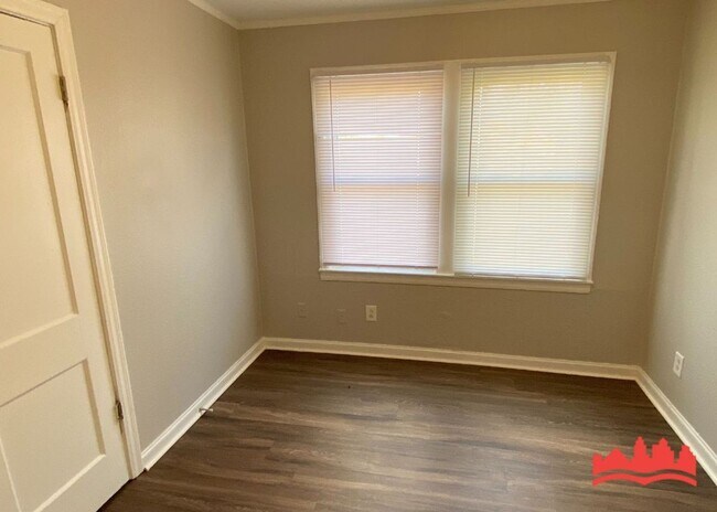 Building Photo - Welcome to 2853 Sage!