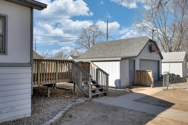 Building Photo - 2300 Avenue F