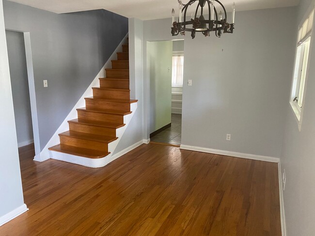 Building Photo - 3 Bedroom 1.5 Bathroom Single Family Home ...