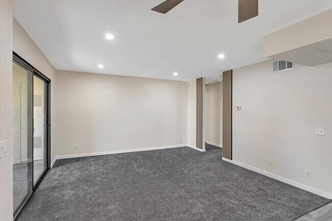 Building Photo - 2554 Olive Dr