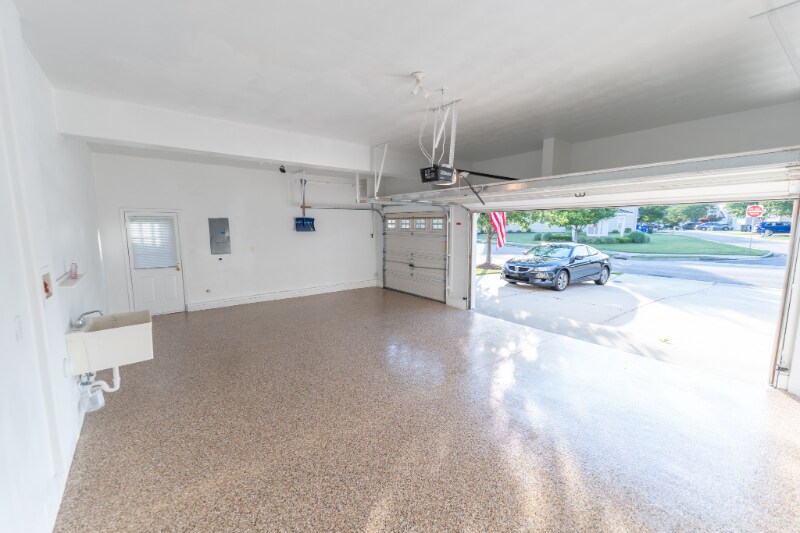 Building Photo - 2076 Queens Point Dr