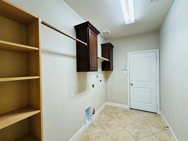 Building Photo - 8102 Conner Cove