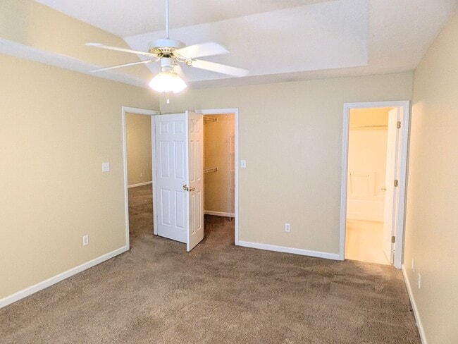 Building Photo - 407 Flowing Creek Dr