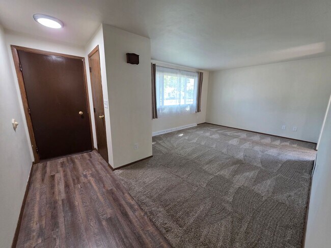 Building Photo - 1263-1265 Meadow Ln