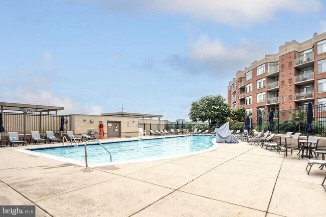 Building Photo - 3600 S Glebe Rd