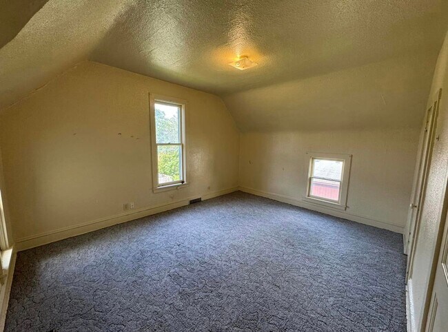 Building Photo - 319 South 20th Street