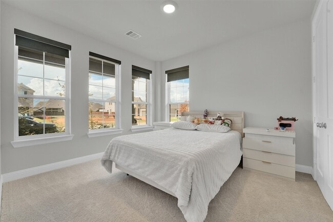 Building Photo - 3520 Helios Ln
