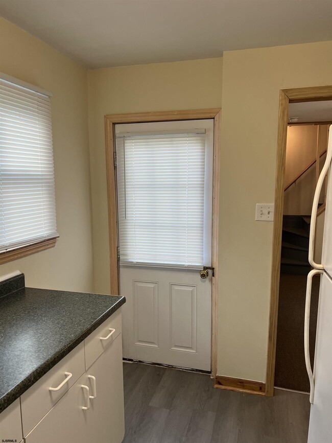 Building Photo - 209 W Pacific Ave