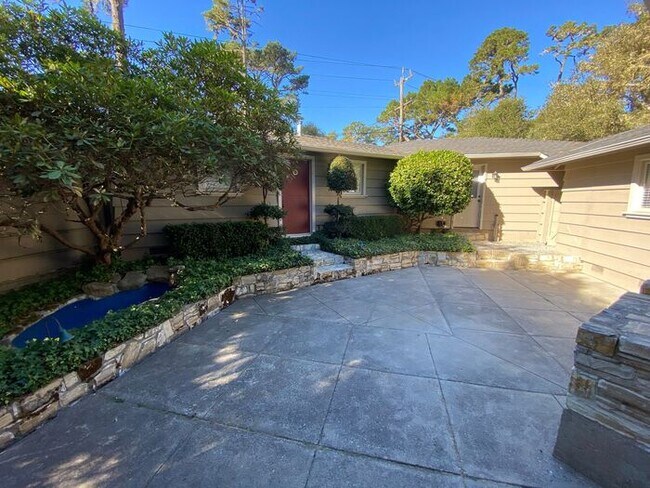 Building Photo - 4110 El Bosque Dr