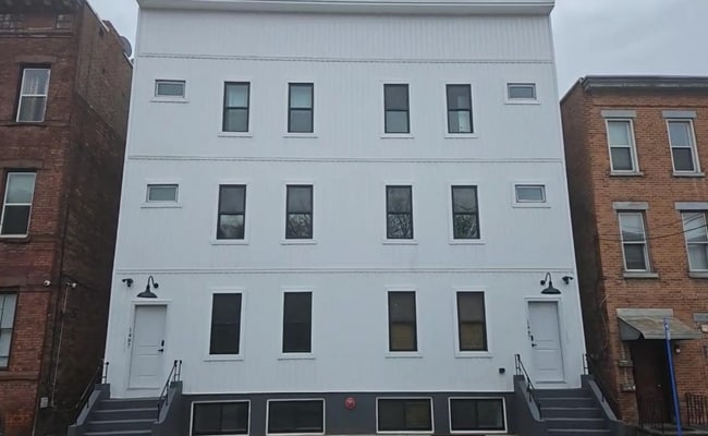 Building Photo - 1487 5th Ave