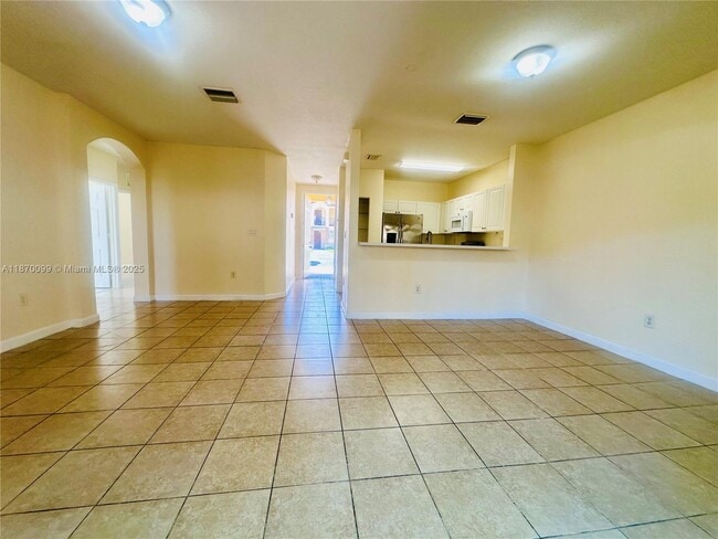 Building Photo - 1420 NE 33rd Ave