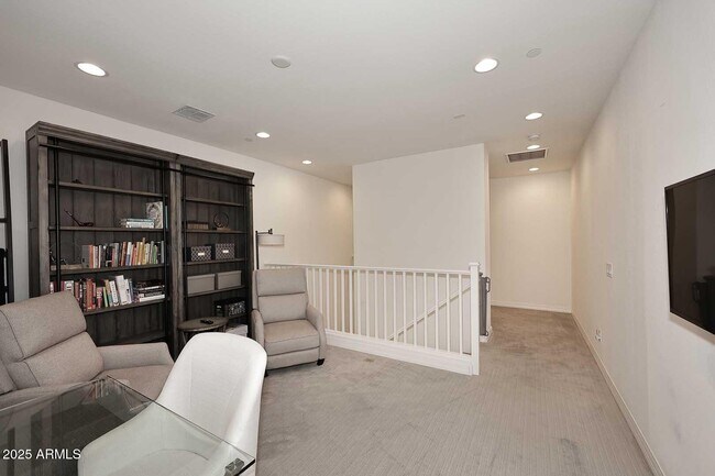Building Photo - 7320 E Vista Bonita Dr