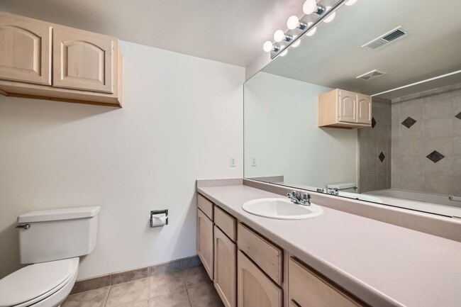Building Photo - 2 Bed, 2 bath in Quiet Community. New HVAC, New Flooring. Community pool and clubhouse access inc...