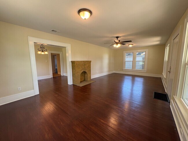 Building Photo - 2134 Queens Hwy