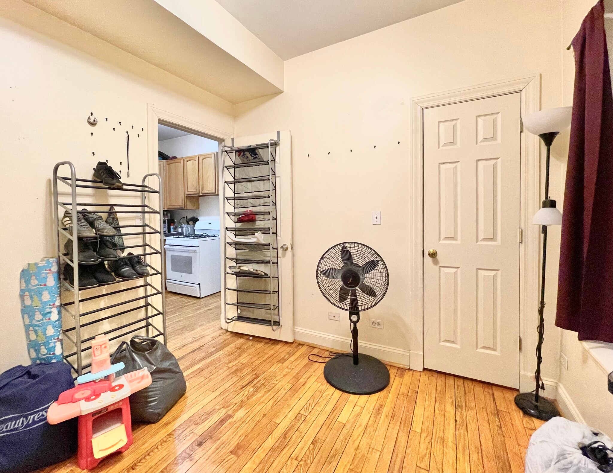 Building Photo - 4831 N Sawyer Ave