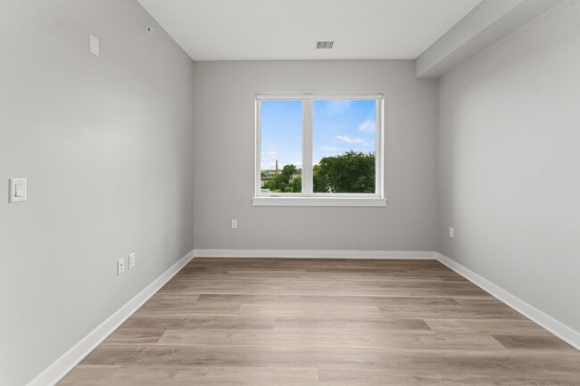 Building Photo - 475 Communipaw Ave