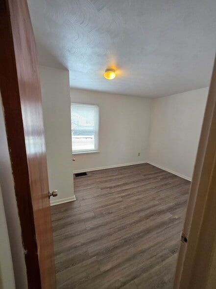 Building Photo - 825 Garfield Ave