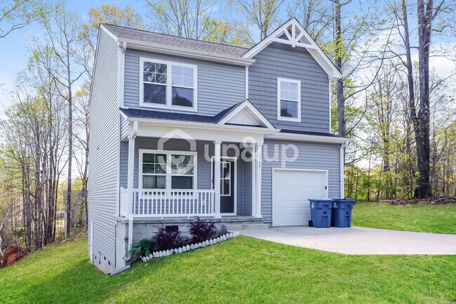 Building Photo - Fantastic 3bd/3ba home! Coming soon!