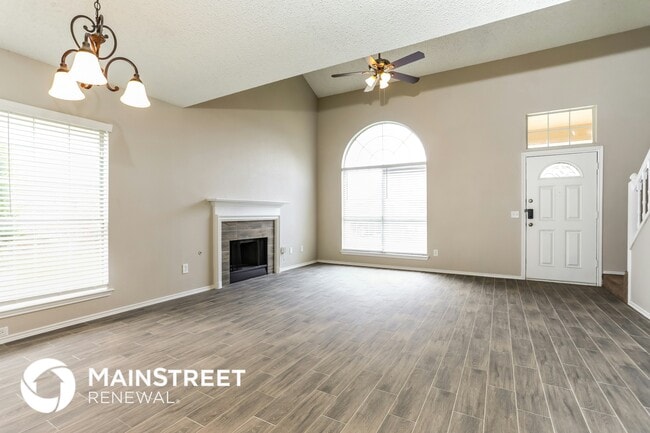 Building Photo - 1328 E Miller Dr