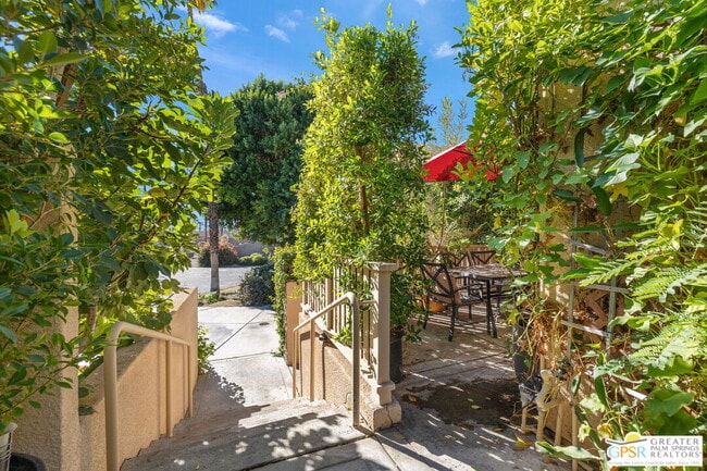 Building Photo - 17 Mission Ct