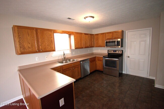 Building Photo - 4221 Willowview Blvd