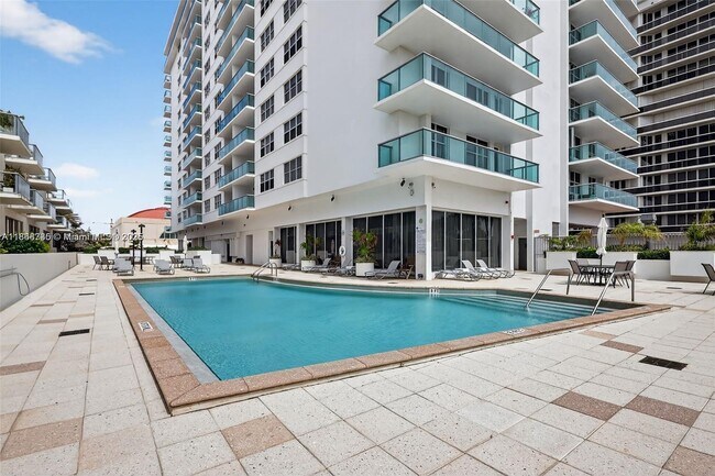 Building Photo - 9511 Collins Ave
