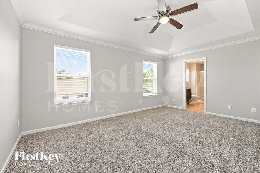 Building Photo - 817 Alexander Commons Dr